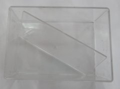 包括前模板、前模仁、后