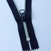 在2026年1月23日突然宣布解