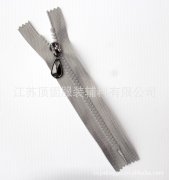 本发明提供了一种闭口闪