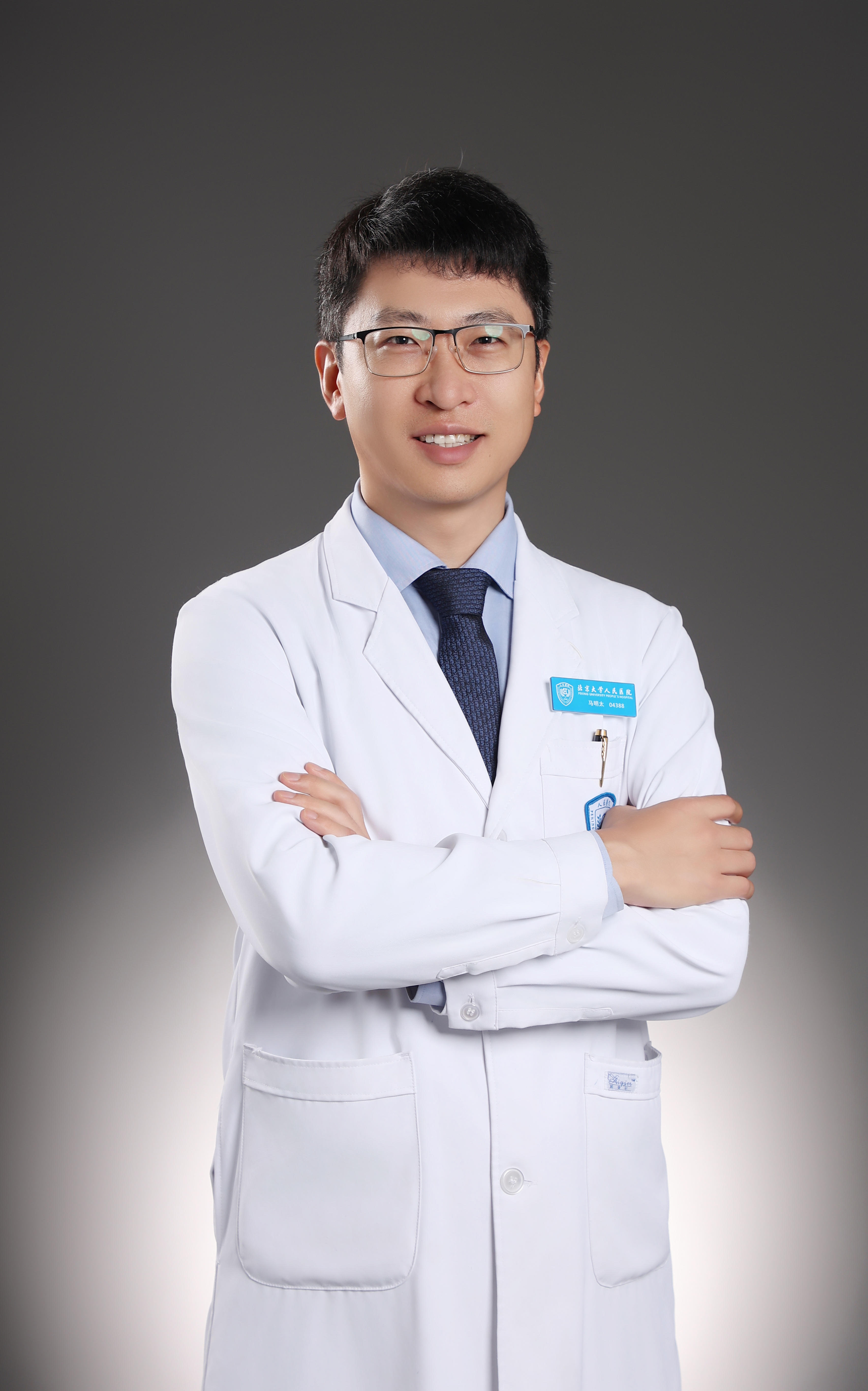 医生马明太首次担任北京半马发令员并担任配速