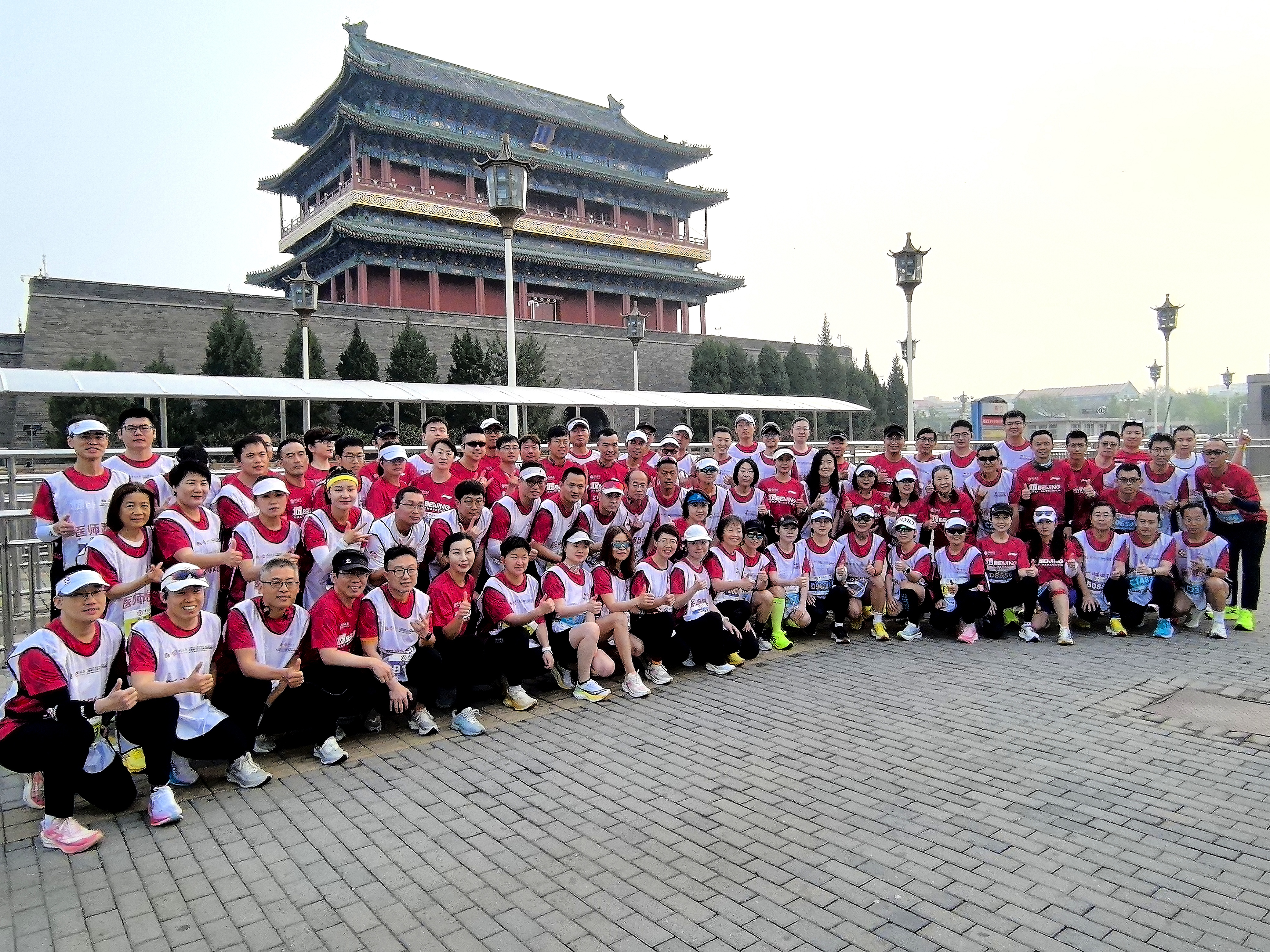 医生马明太首次担任北京半马发令员并担任配速