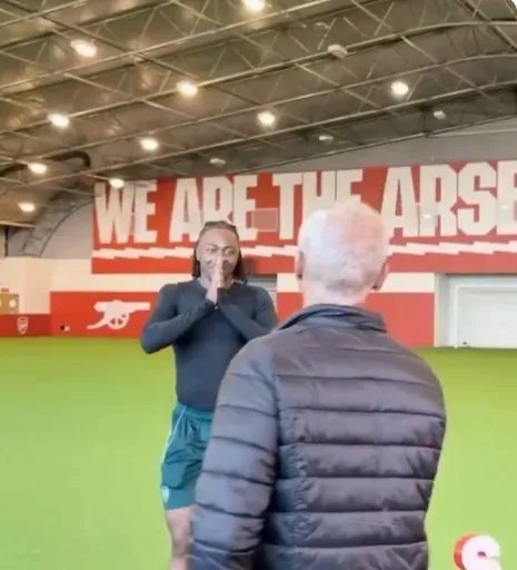 16岁小将道曼绝杀埃弗顿，阿森纳英超历史首秀创