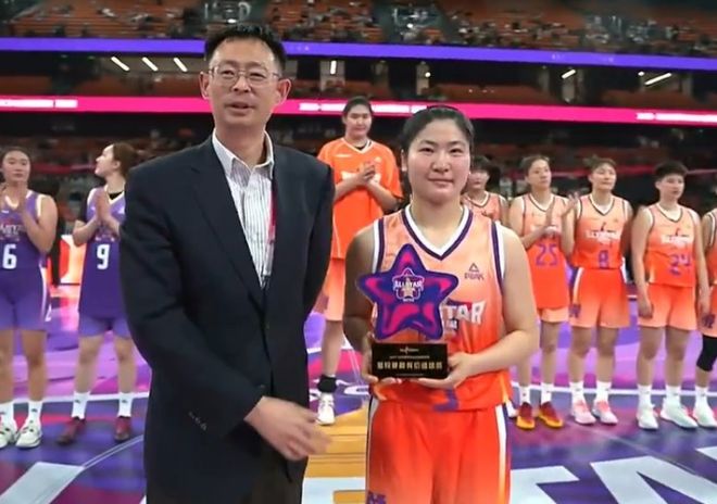WCBA全明星星锐赛北区大胜南区 刘贝荣膺MVP 张子