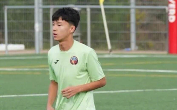 15岁哈萨克斯坦小将签约巴萨 成为队史首位球员