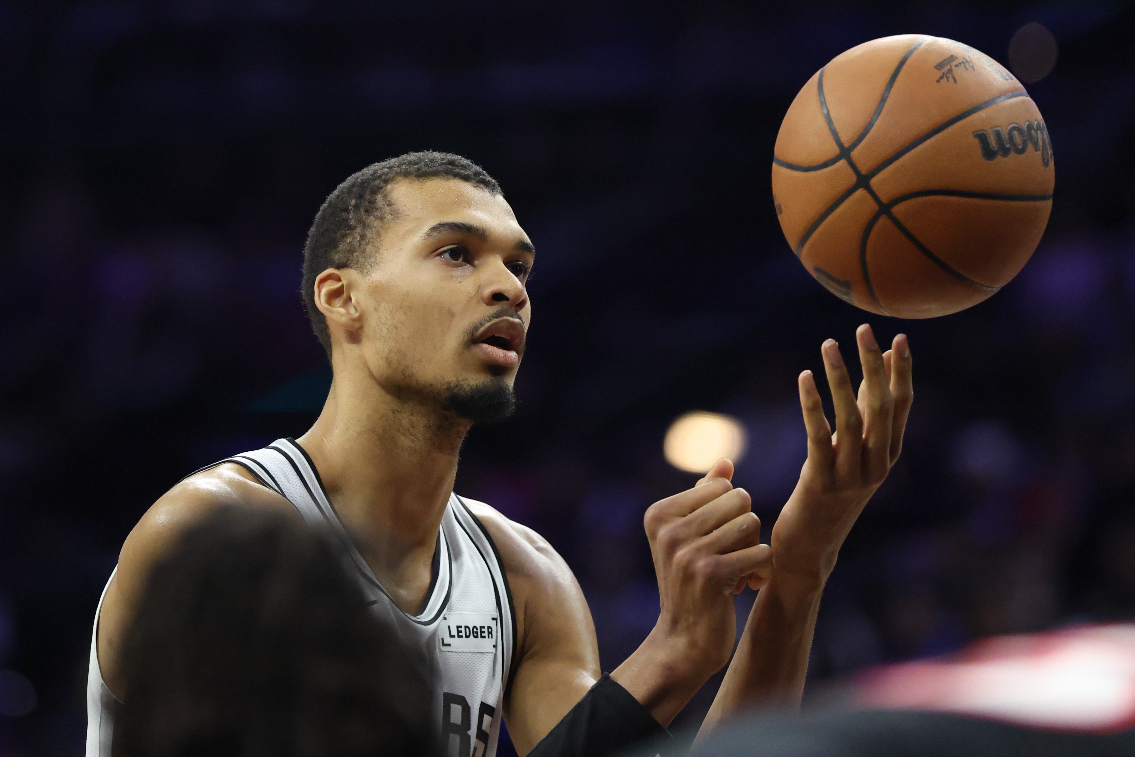 文班亚马两战41分助马刺客场大胜勇士豪取10连胜