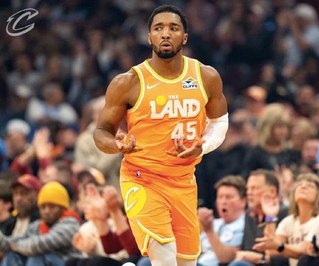 米切尔关键抛投锁定胜局 骑士力克魔术终结4连败