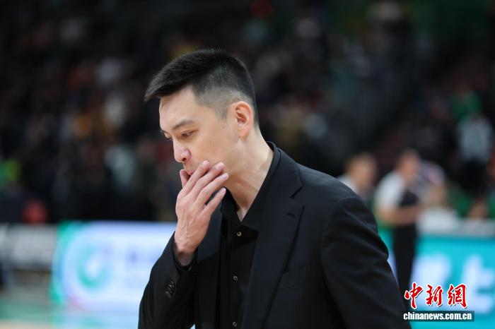 辽宁男篮主教练杨鸣因个人身体原因辞去主教练
